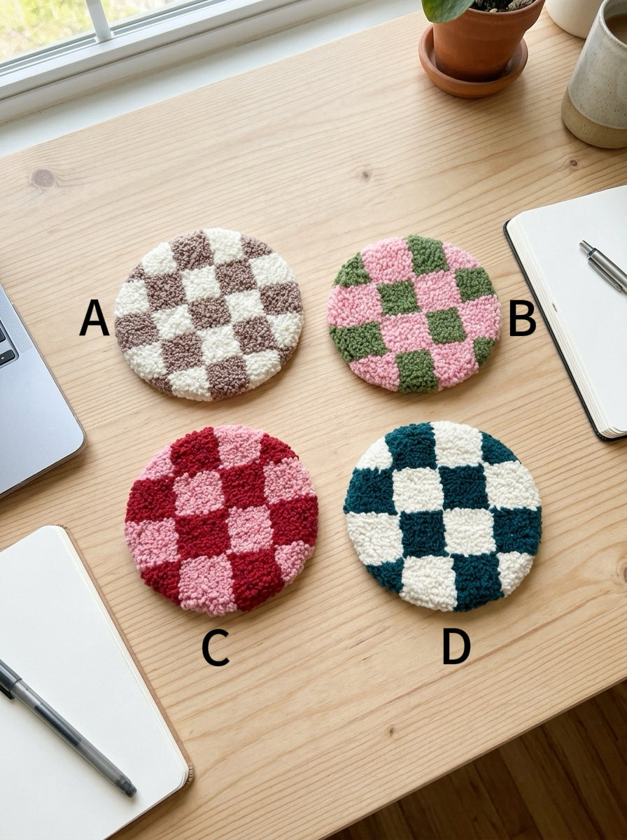 Punch Needle Checkerboard Coaster, 1 Piece Cute Tufted Yarn Cup Mat, Soft Round Checkered Drink Coaster with Handmade Style Texture, Decorative Mug Coaster for Coffee Cups, Tea Cups, Home and Office Decor, Gift for Craft Lovers