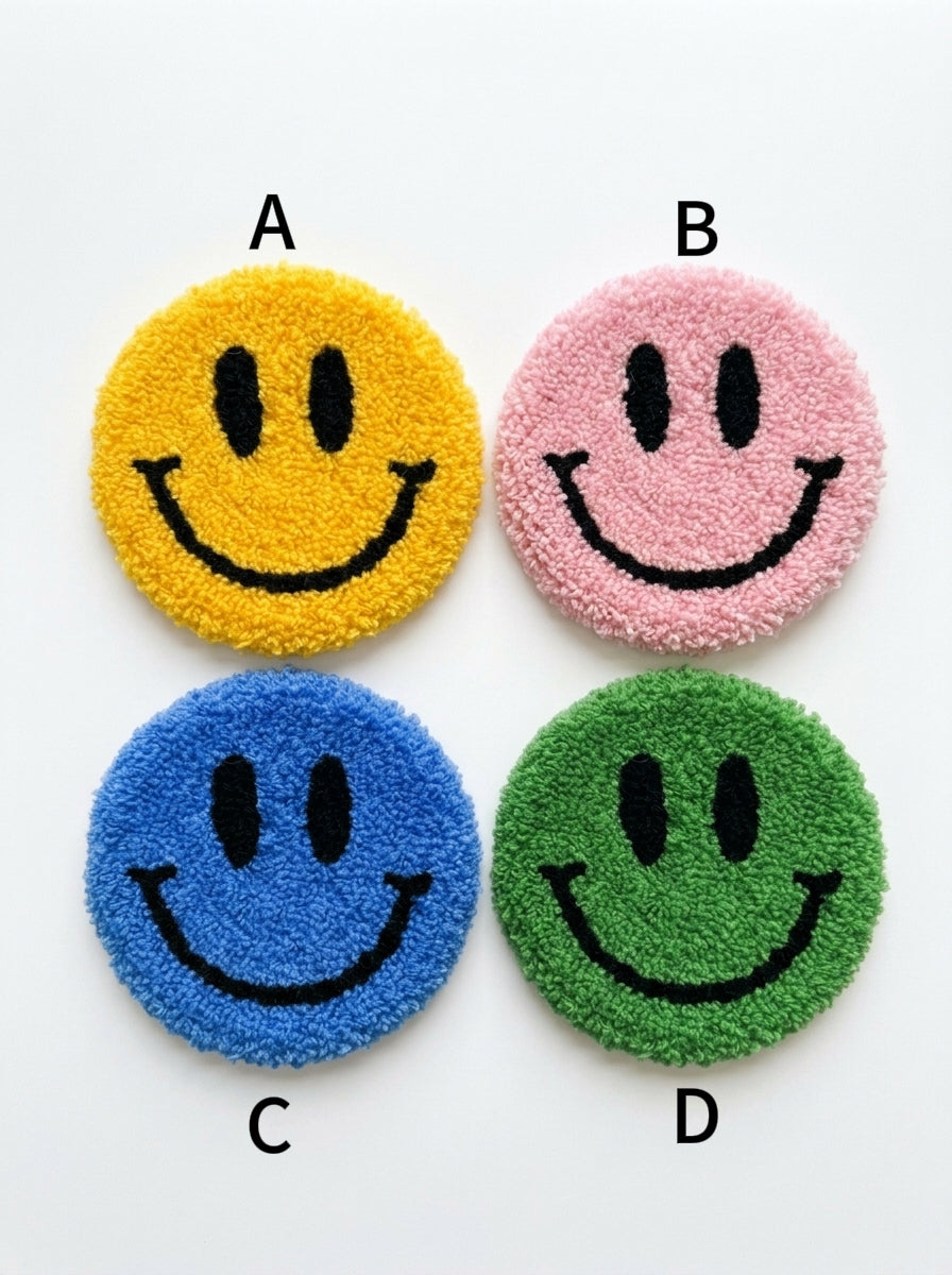 Punch Needle Smiley Face Coaster, 1 Piece Cute Tufted Yarn Drink Mat, Soft Round Happy Face Cup Coaster with Handmade Style Texture, Decorative Mug Coaster for Coffee Cups, Tea Cups, Home and Office Decor, Cute Gift for Craft Lovers