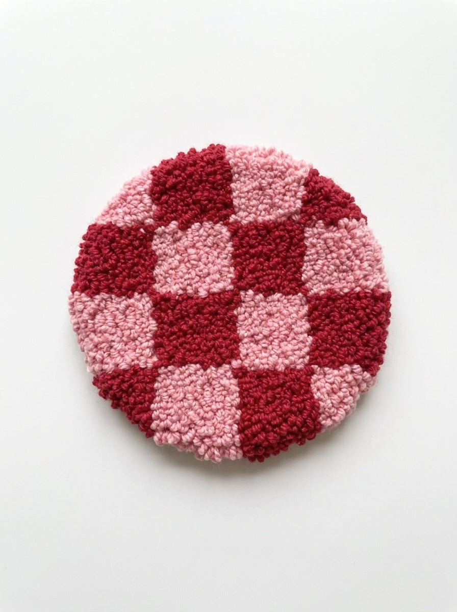 Punch Needle Checkerboard Coaster, 1 Piece Cute Tufted Yarn Cup Mat, Soft Round Checkered Drink Coaster with Handmade Style Texture, Decorative Mug Coaster for Coffee Cups, Tea Cups, Home and Office Decor, Gift for Craft Lovers