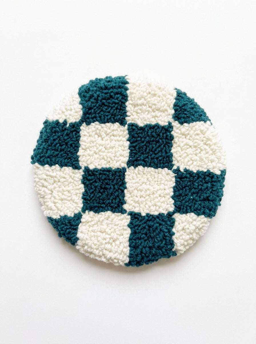Punch Needle Checkerboard Coaster, 1 Piece Cute Tufted Yarn Cup Mat, Soft Round Checkered Drink Coaster with Handmade Style Texture, Decorative Mug Coaster for Coffee Cups, Tea Cups, Home and Office Decor, Gift for Craft Lovers