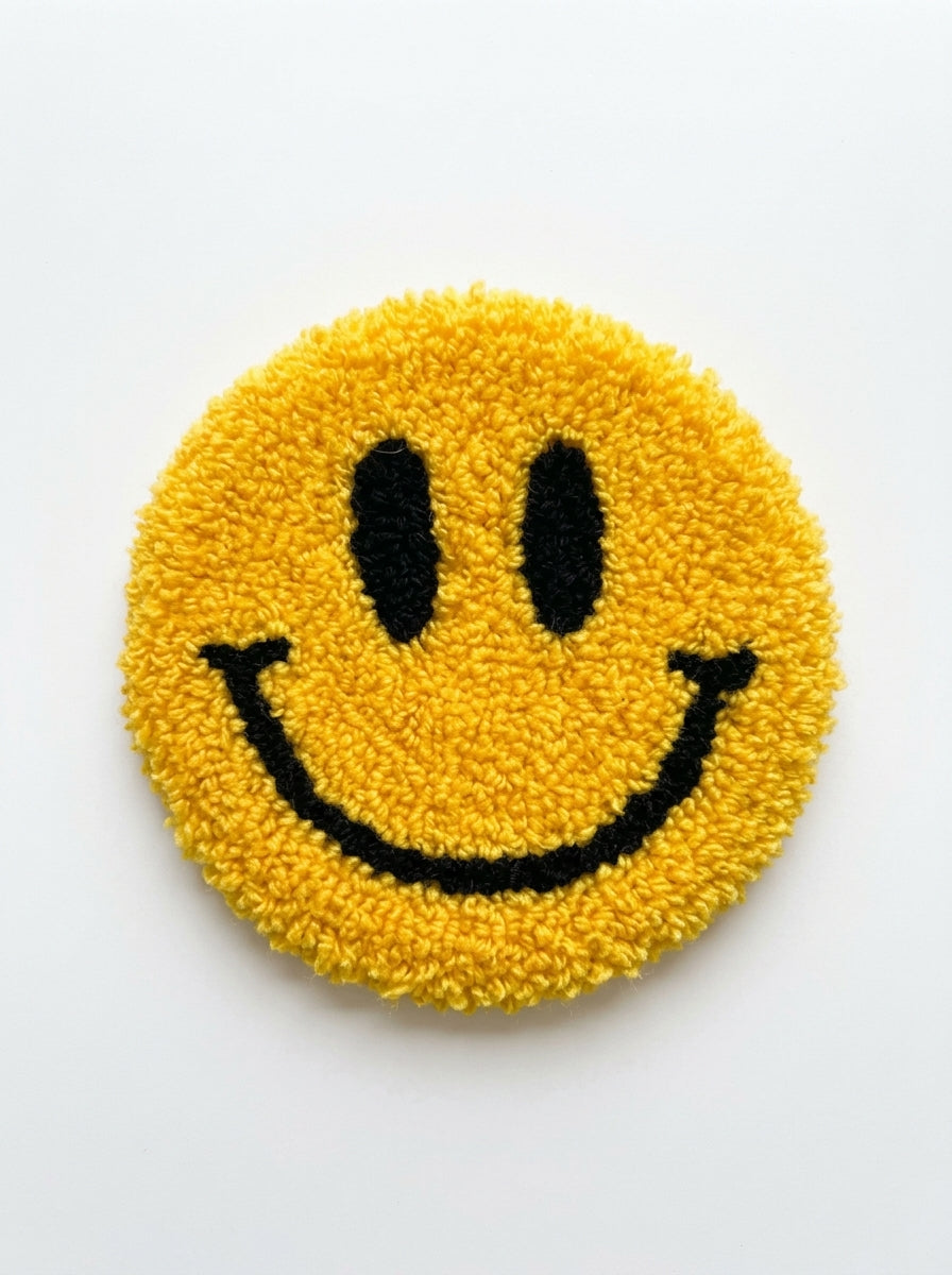 Punch Needle Smiley Face Coaster, 1 Piece Cute Tufted Yarn Drink Mat, Soft Round Happy Face Cup Coaster with Handmade Style Texture, Decorative Mug Coaster for Coffee Cups, Tea Cups, Home and Office Decor, Cute Gift for Craft Lovers